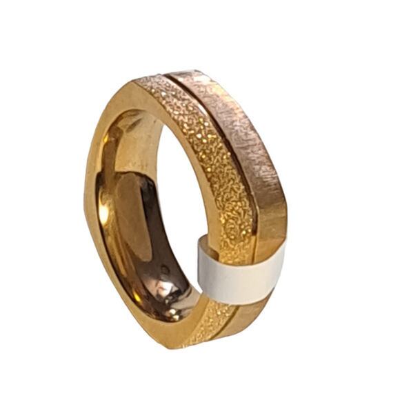 New stainless steel gold toned‎ ring size 7 - Picture 5 of 6